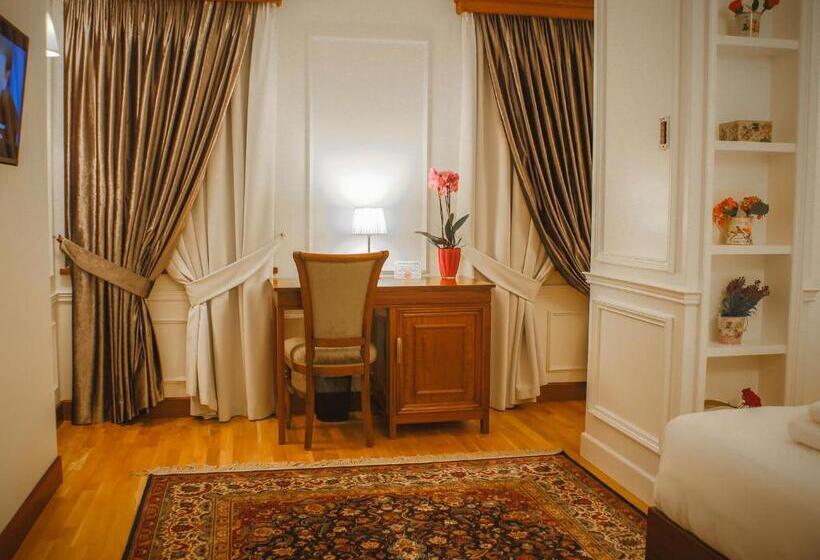 חדר סופריור יחיד, Opera