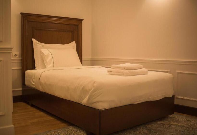 חדר סופריור יחיד, Opera