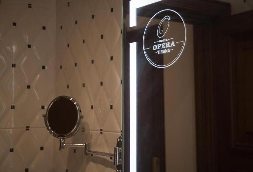 חדר סופריור יחיד, Opera