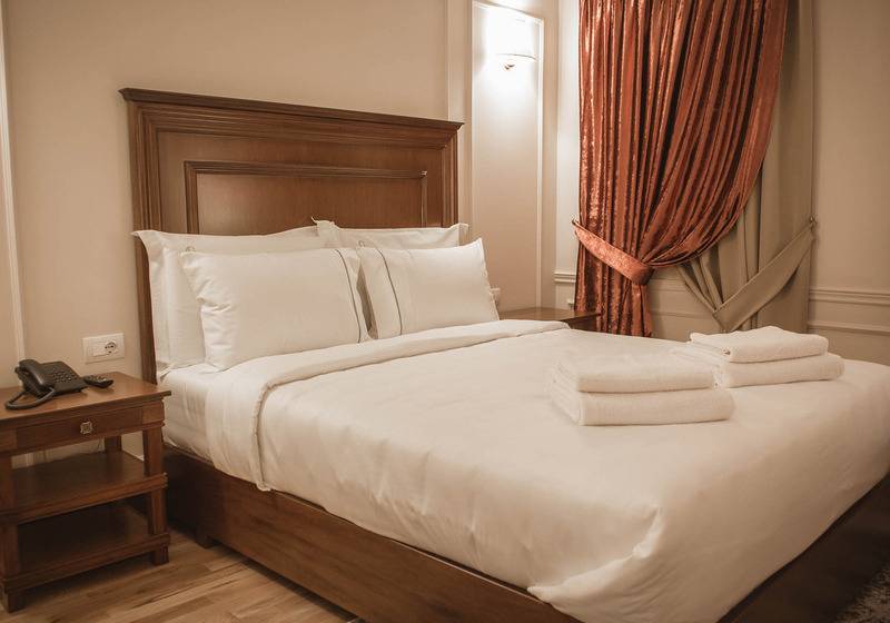 חדר סטנדרט, Opera