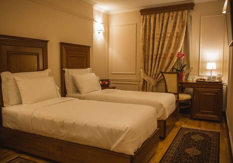 חדר סטנדרט, Opera