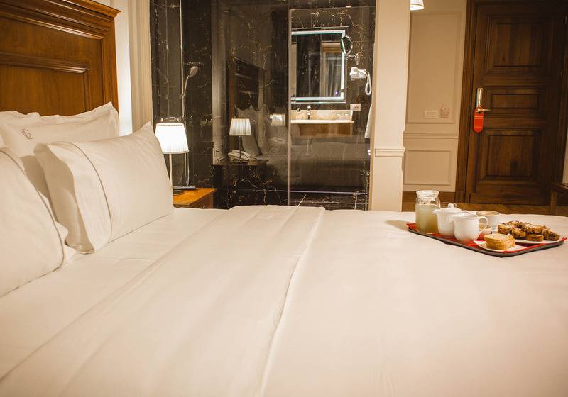 סוויטת ג'וניור, Opera