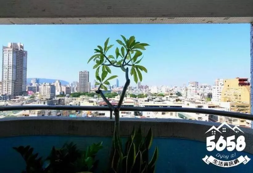 اتاق استاندارد چهارنفره با بالکن, R8 Eco