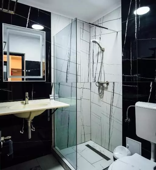 اتاق سوپریور با بالکن, & Medspa Siret