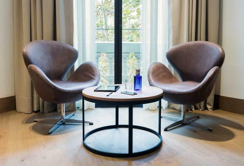 Номер Deluxe, The Corner