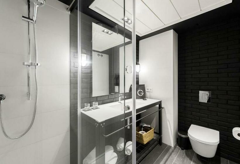 Номер Deluxe, The Corner