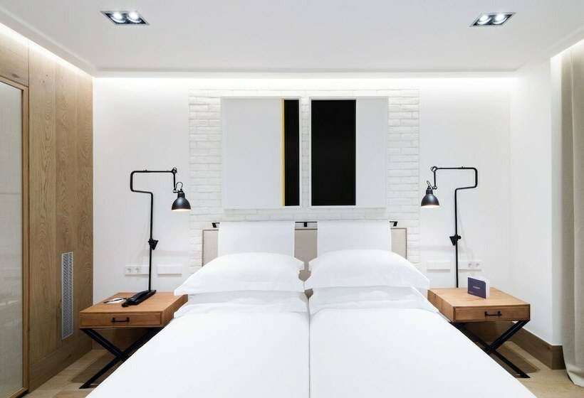 Номер Стандарт, The Corner