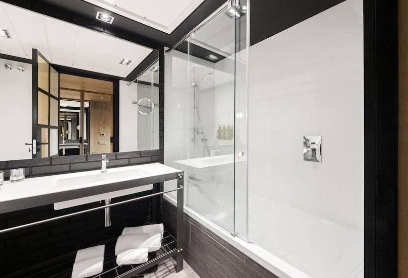 Номер Стандарт, The Corner