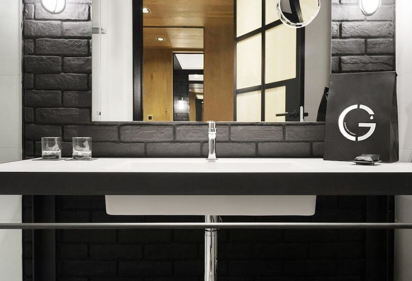 Номер Deluxe, The Corner