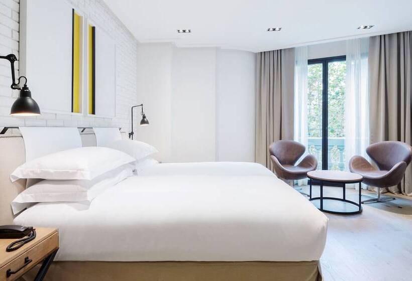 Номер Deluxe, The Corner