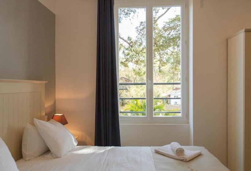 Семейный Номер, Hôtel De La Plage