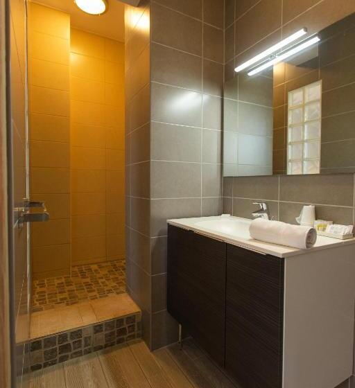 Семейный Номер, Hôtel De La Plage