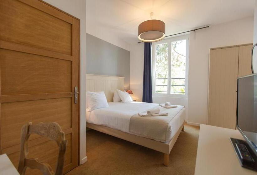 Семейный Номер, Hôtel De La Plage