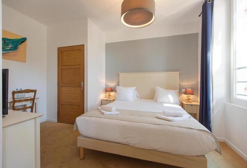 Семейный Номер, Hôtel De La Plage