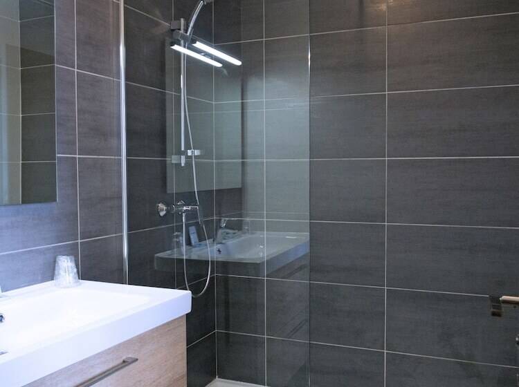 Семейный Номер, Hôtel De La Plage