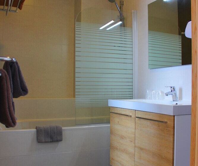 Семейный Номер, Hôtel De La Plage