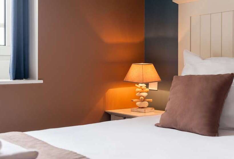 Семейный Номер, Hôtel De La Plage