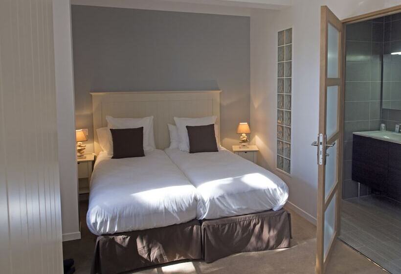 Семейный Номер, Hôtel De La Plage