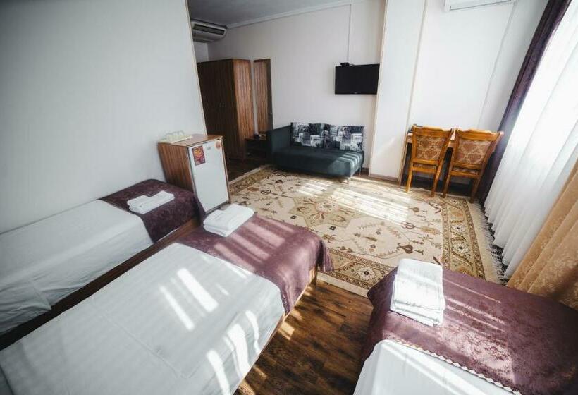 Camera Tripla Standard, Sunrise Osh