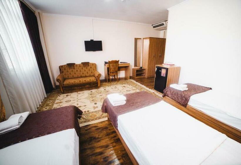 اتاق استاندارد سه نفره, Sunrise Osh