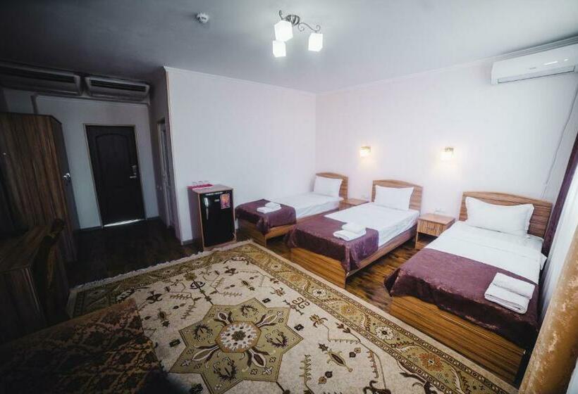 Camera Tripla Standard, Sunrise Osh