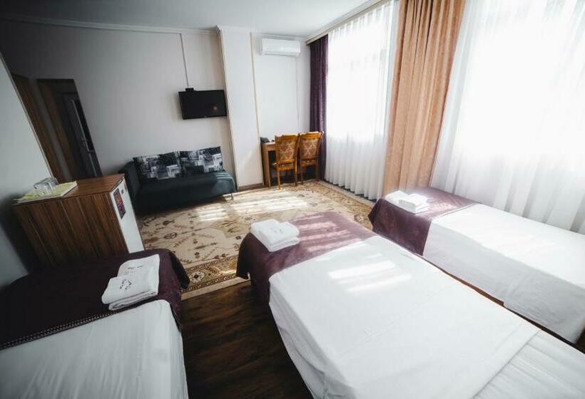 Camera Tripla Standard, Sunrise Osh