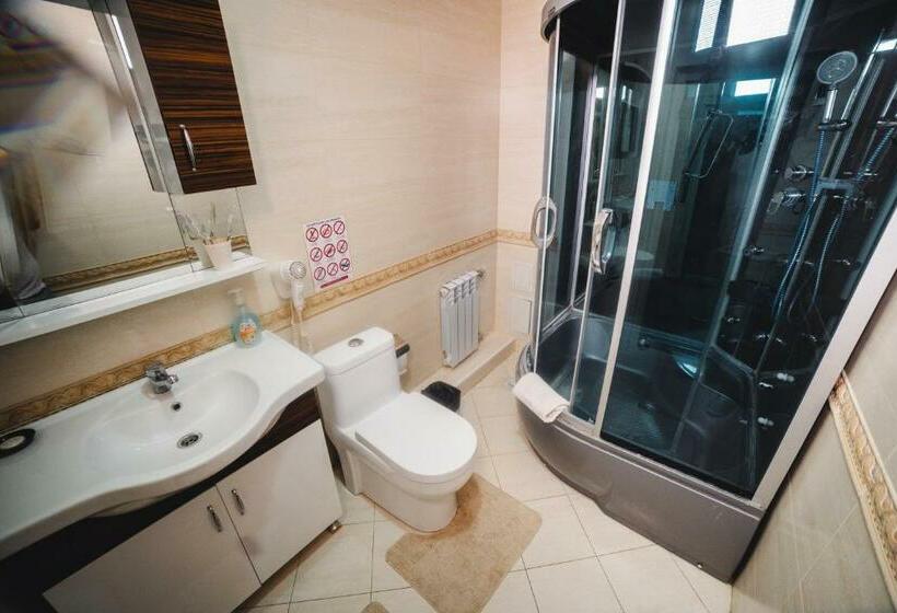 Camera Tripla Standard, Sunrise Osh