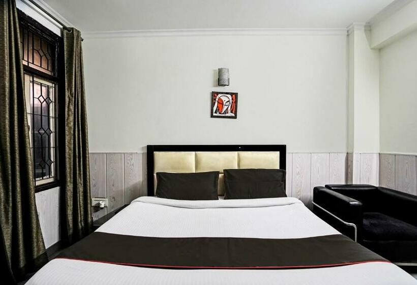 Classic Kolmen Hengen Huone, Capital O Bk House