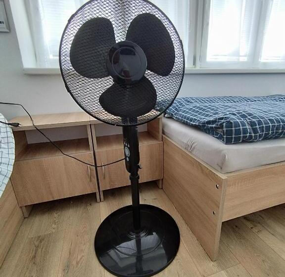 共用房间的床, Ubytovňa Bytča