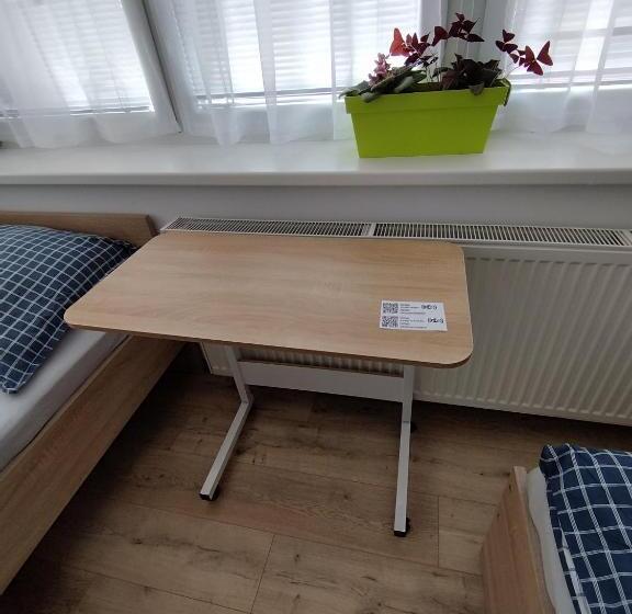 共用房间的床, Ubytovňa Bytča