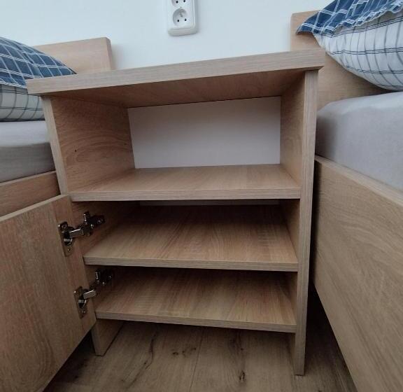 共用房间的床, Ubytovňa Bytča