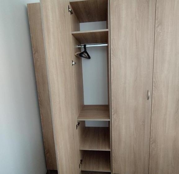 共用房间的床, Ubytovňa Bytča