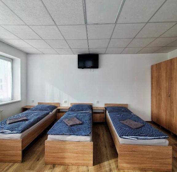 共用房间的床, Ubytovňa Bytča