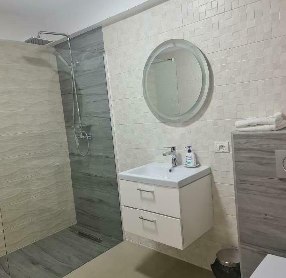 4인용 스탠다드 룸, Pensiunea Perla Codrului