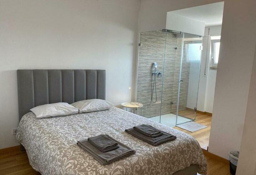 标准间, Comfortable Bedrooms In Apartment With River View