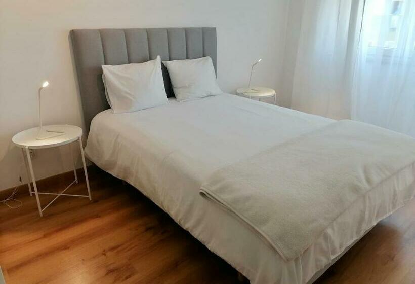 标准间带阳台, Comfortable Bedrooms In Apartment With River View