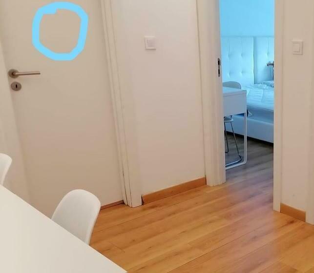 标准间带阳台, Comfortable Bedrooms In Apartment With River View