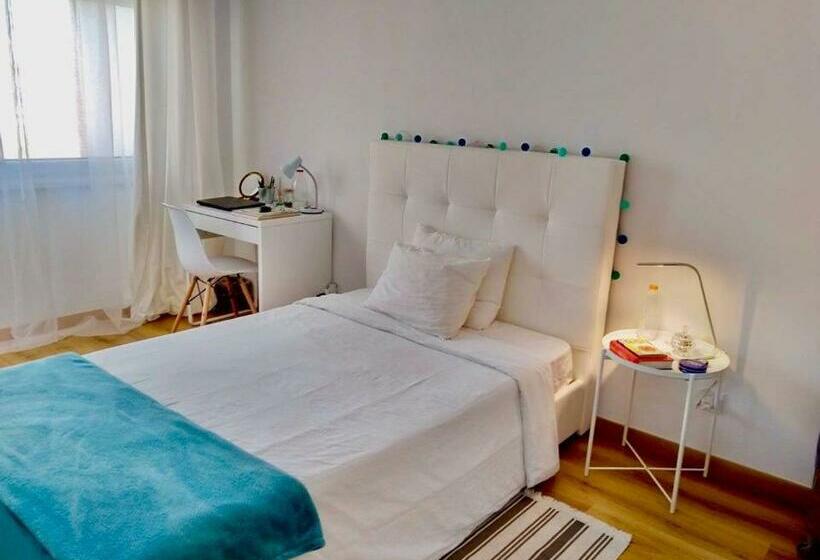 带阳台的标准单人间, Comfortable Bedrooms In Apartment With River View