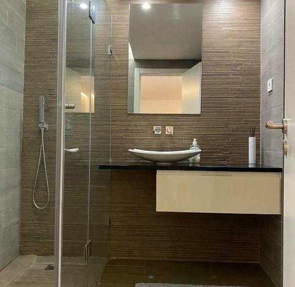 带阳台的标准单人间, Comfortable Bedrooms In Apartment With River View