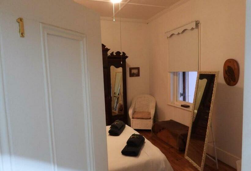 デラックスルーム, Farm Secretaris