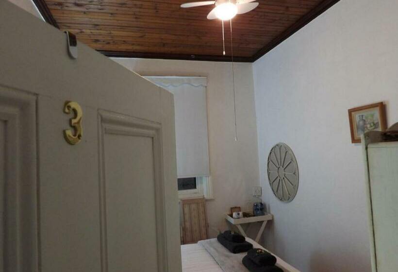 デラックスルーム, Farm Secretaris