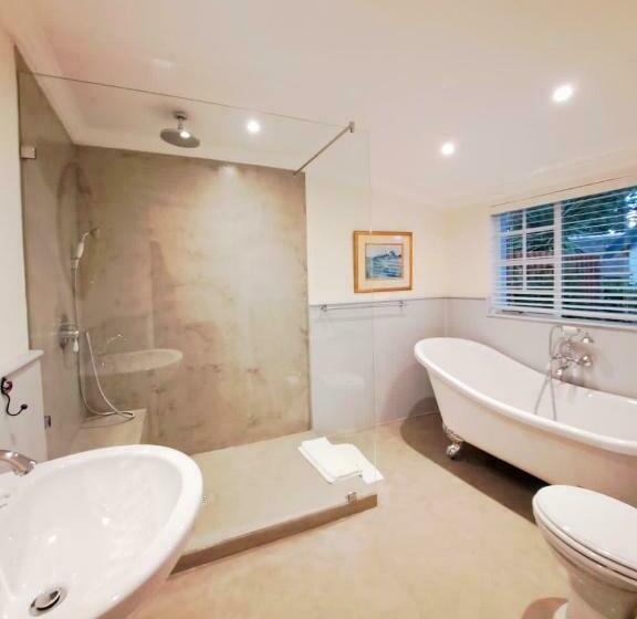 패밀리 룸, Hebron Haven