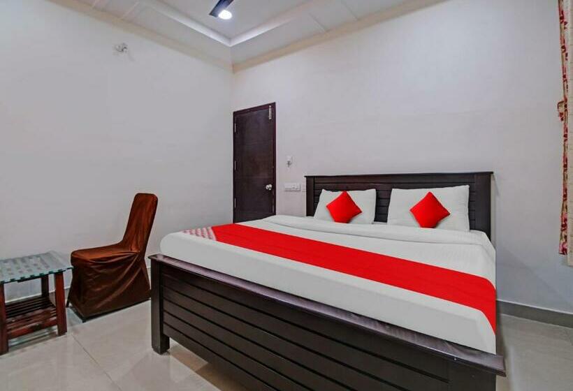 اتاق کلاسیک سه تخته, Oyo Flagship Kk Royal Grand