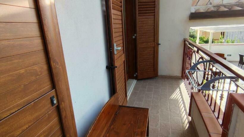 バルコニー付きスタンダードルーム, Go Island