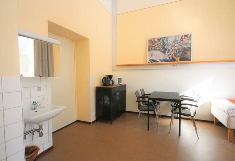 Четырехместный Номер Стандарт, Forenom Hostel Röykkä