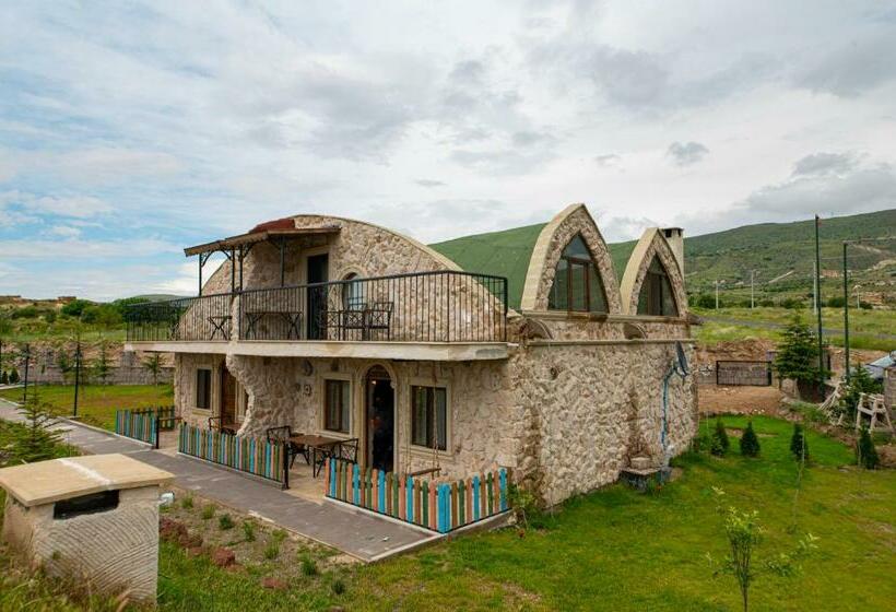 سوییت دوبلکس, Cappadocia Hobbit House
