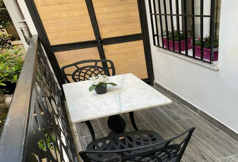 اتاق لوکس با بالکن, Guldehan