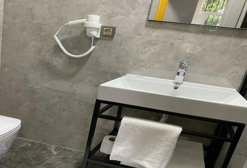 اتاق لوکس با بالکن, Guldehan