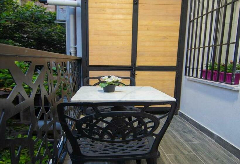 اتاق لوکس با بالکن, Guldehan