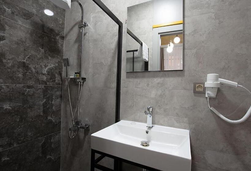 اتاق لوکس با بالکن, Guldehan